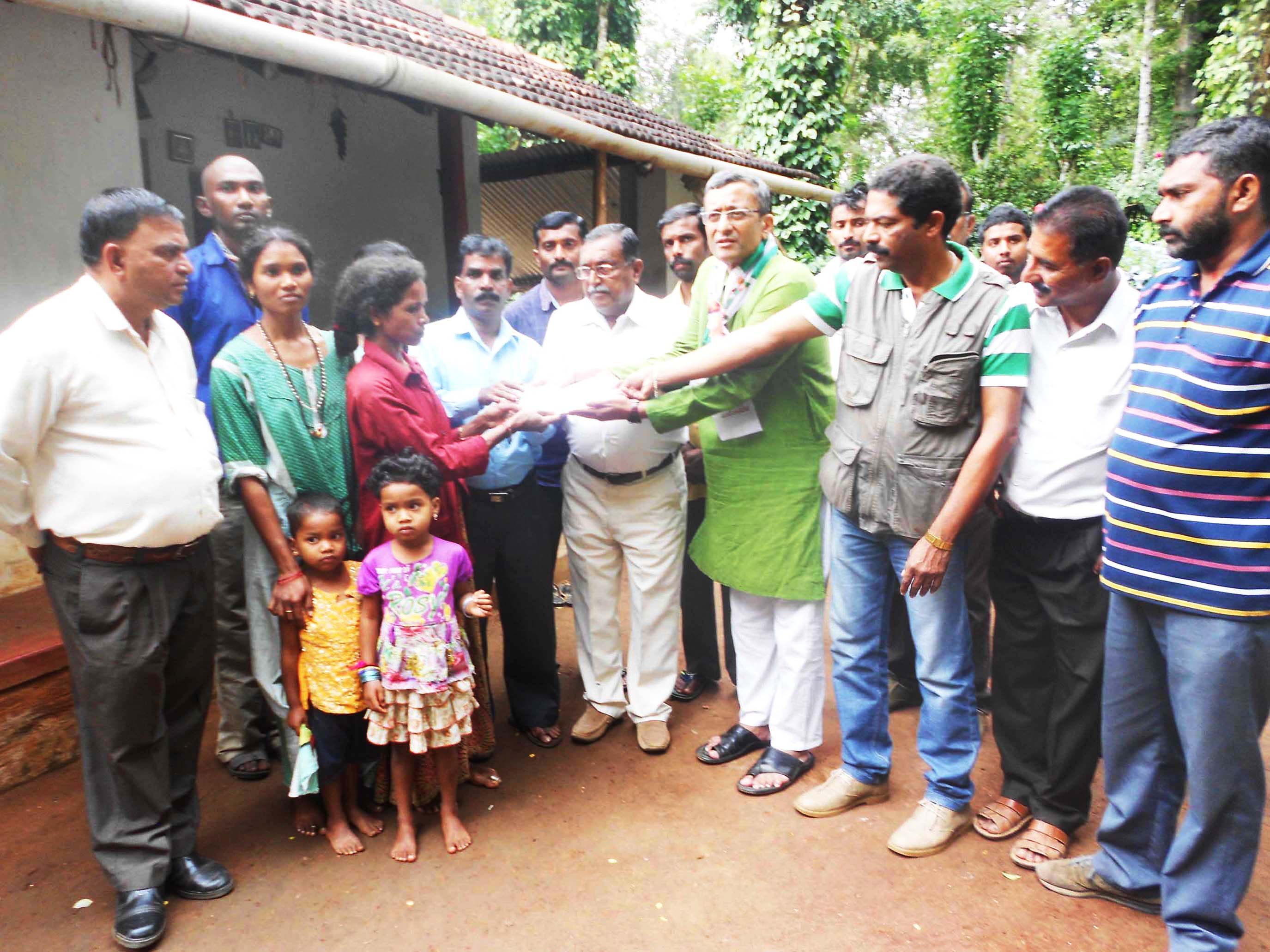 ಕಾಡಾನೆ ದಾಳಿ ಪ್ರಕರಣ: ಪರಿಹಾರ ವಿತರಣೆ